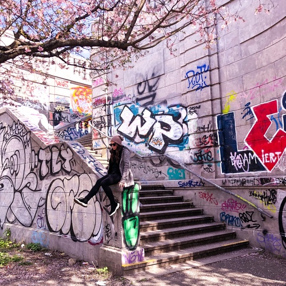 Meet your Posher, Ash - Picture 3 of 6